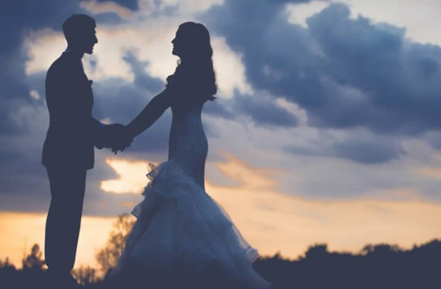 Wedding Couple in outdoor dusk photoshot