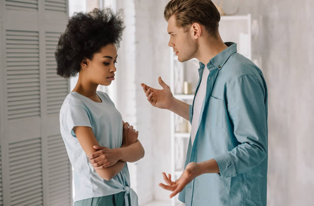 Types of Guys to Avoid - Manipulative guy talking to his lady Types of Guys to Avoid - Manipulative guy talking to his lady