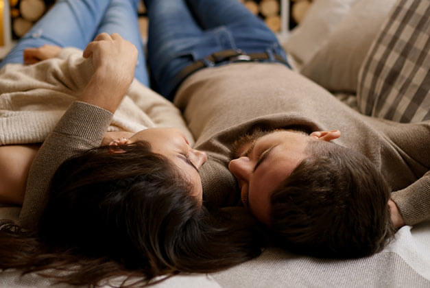 Ways to Communicate with Men - Happy young couple relaxing and chatting in bed Ways to Communicate with Men - Happy young couple relaxing and chatting in bed